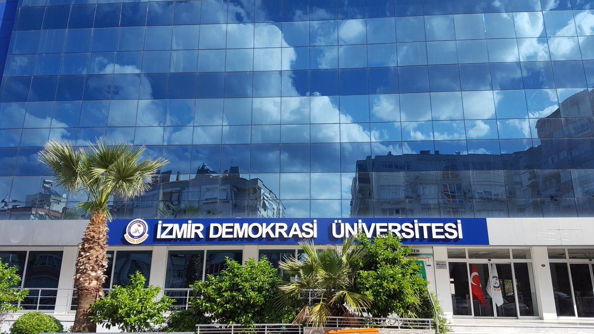 دانشگاه ازمیر دموکراسی
